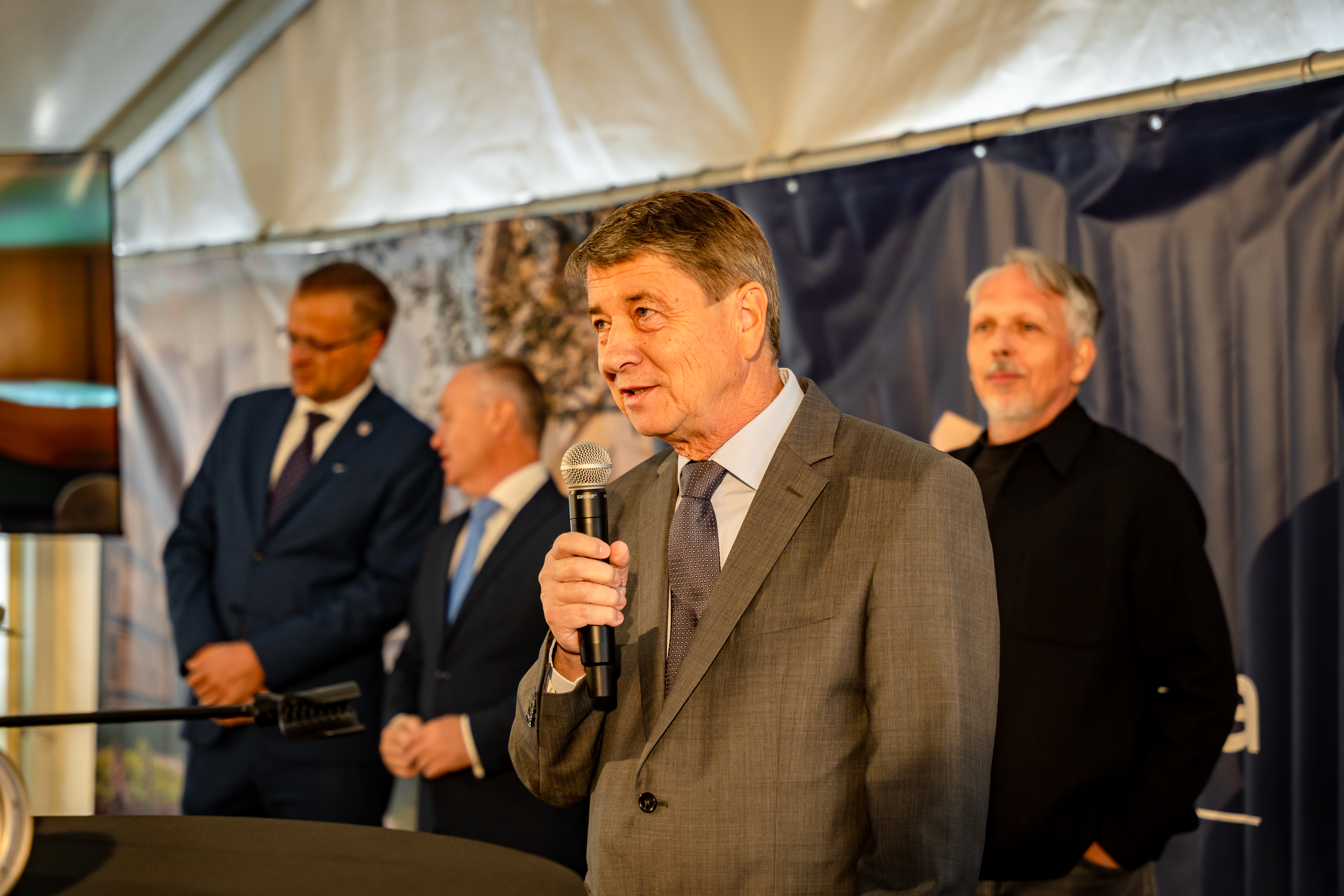 Slavnostne poklepanie zakladneho kamena projektu WatsoNova-30